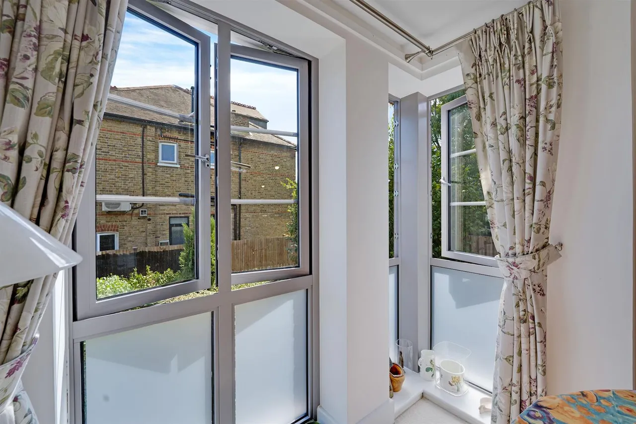 Kingston Road, Raynes Park, SW20, photo 13