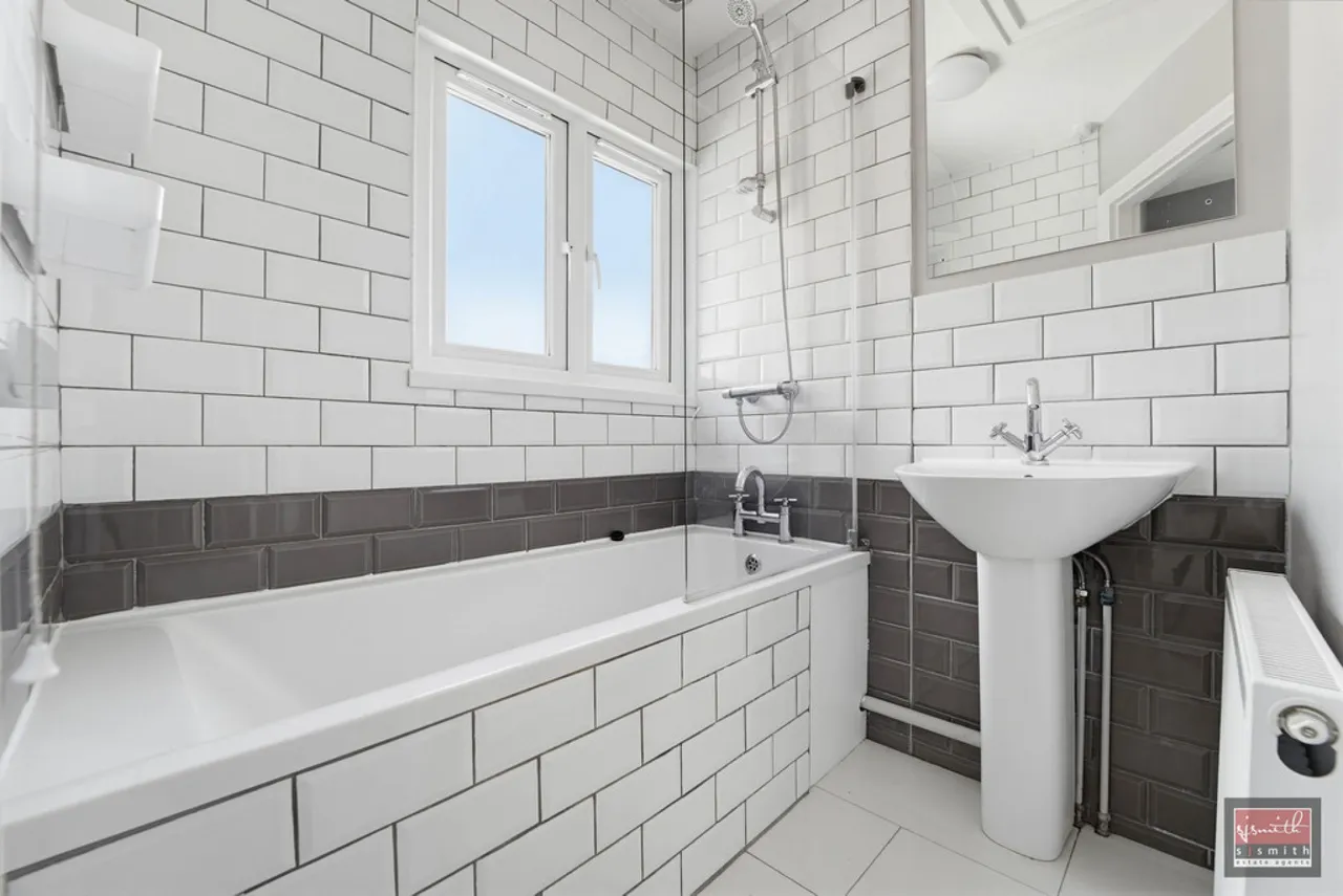 Wolsey Road, Ashford, TW15, photo 6