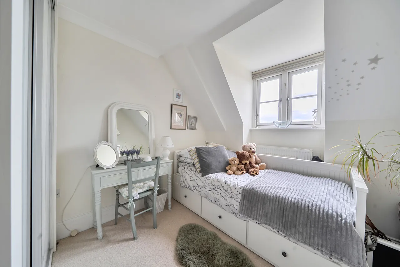 Gloucester Court, Rickmansworth, WD3, photo 9