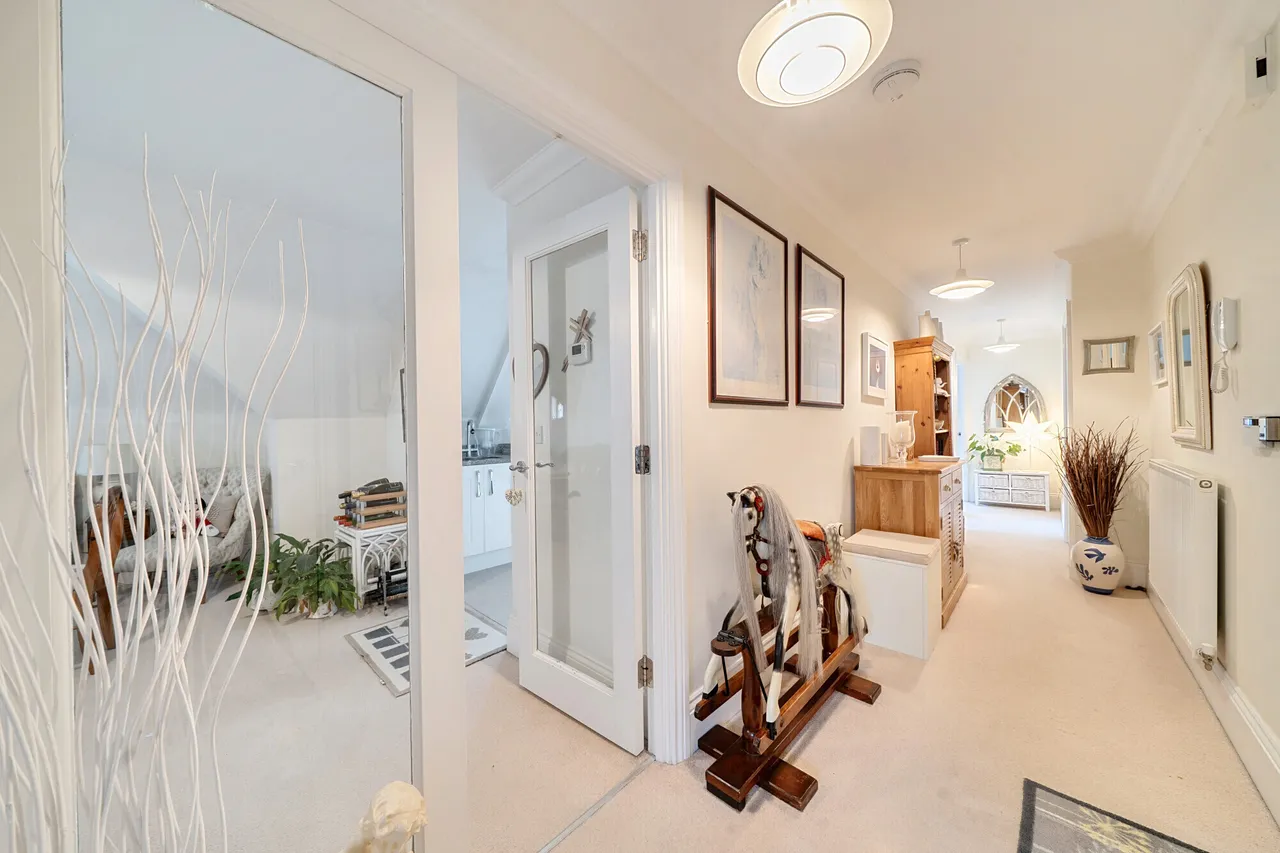 Gloucester Court, Rickmansworth, WD3, photo 11