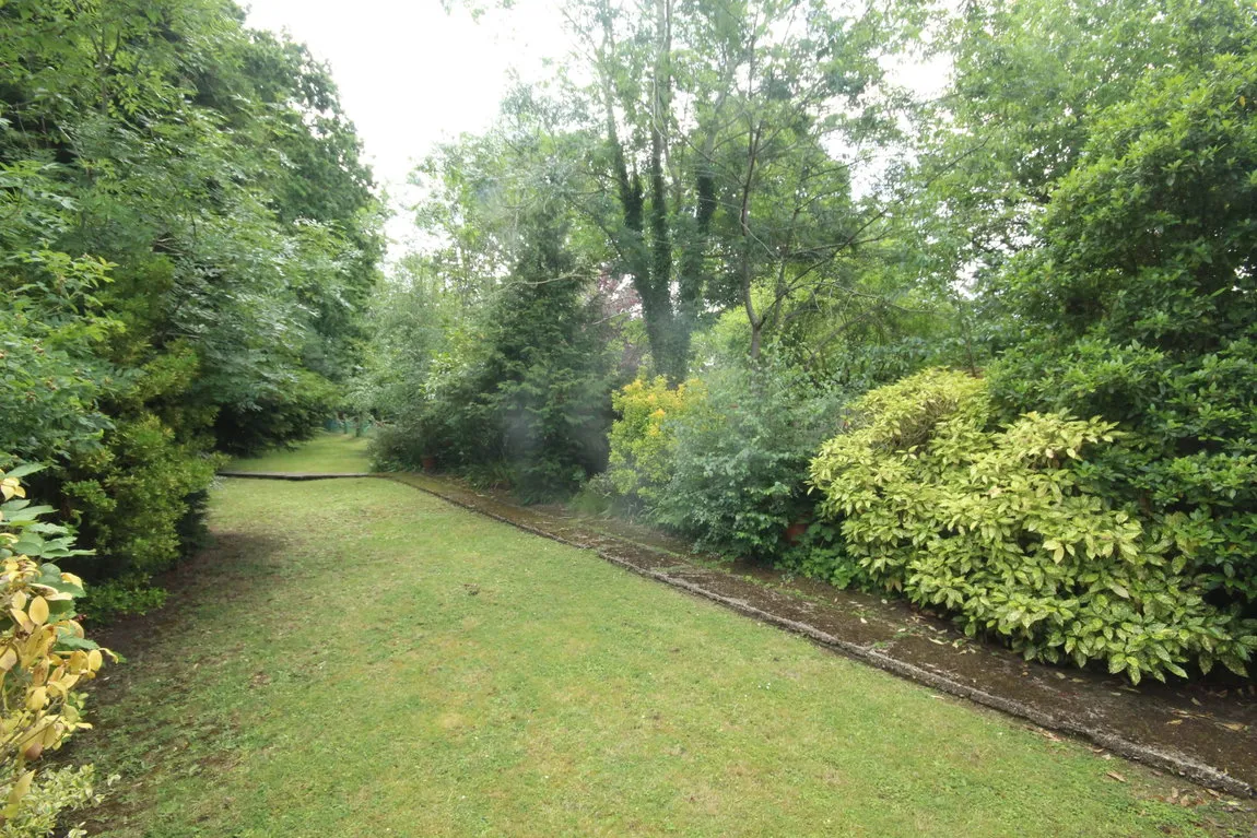 Cuckoo Hill Drive, Pinner, HA5, photo 3
