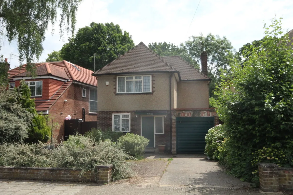 3 bed house for sale, Cuckoo Hill Drive, Pinner, HA5