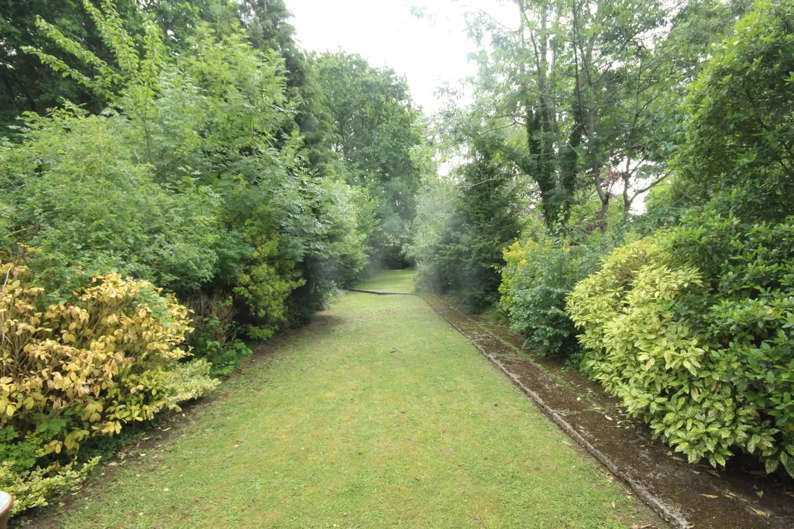 Cuckoo Hill Drive, Pinner, HA5, photo 2