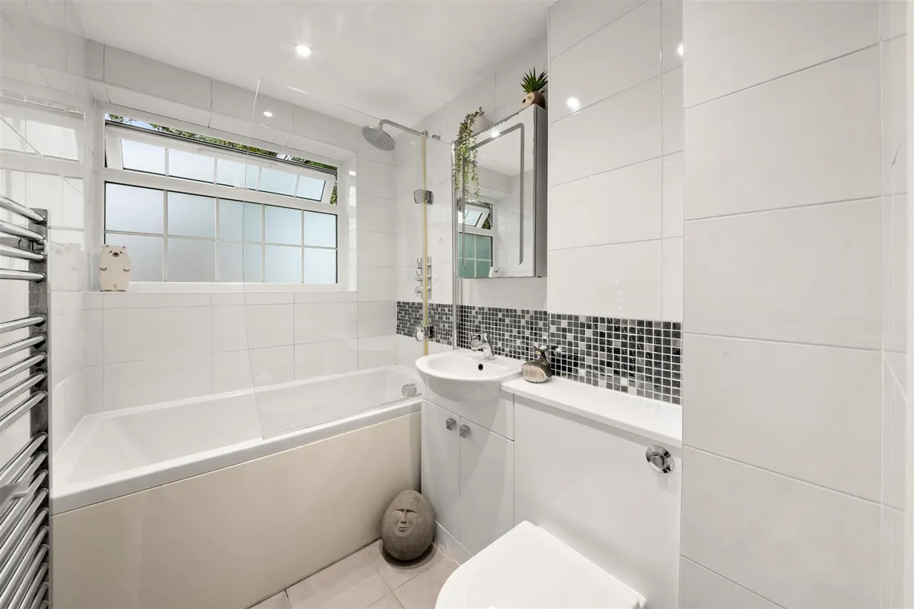 Seymour Gardens, Eastcote, photo 6