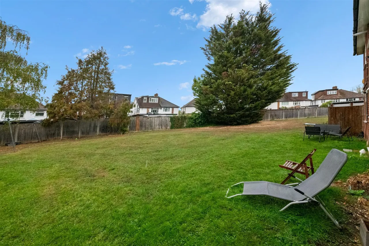 Seymour Gardens, Eastcote, photo 8