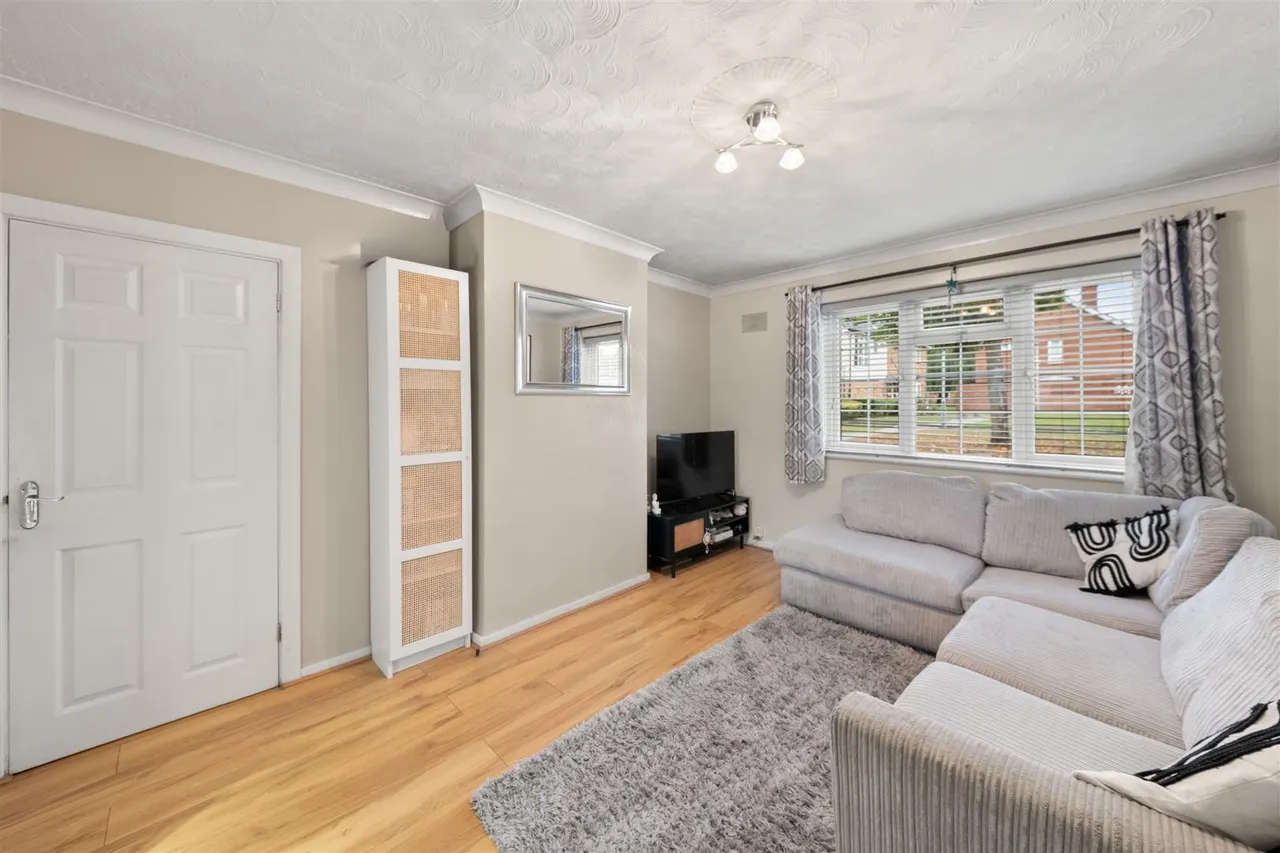 Seymour Gardens, Eastcote, photo 2