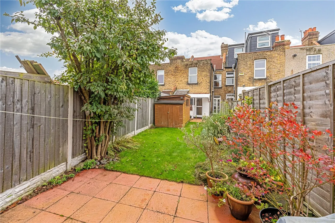 Prospect Crescent, Twickenham, TW2 7EA, photo 2
