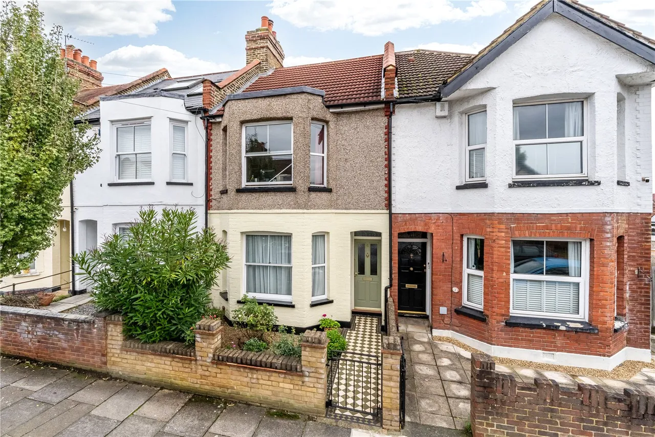 3 bed house for sale — Prospect Crescent, Twickenham, TW2 7EA