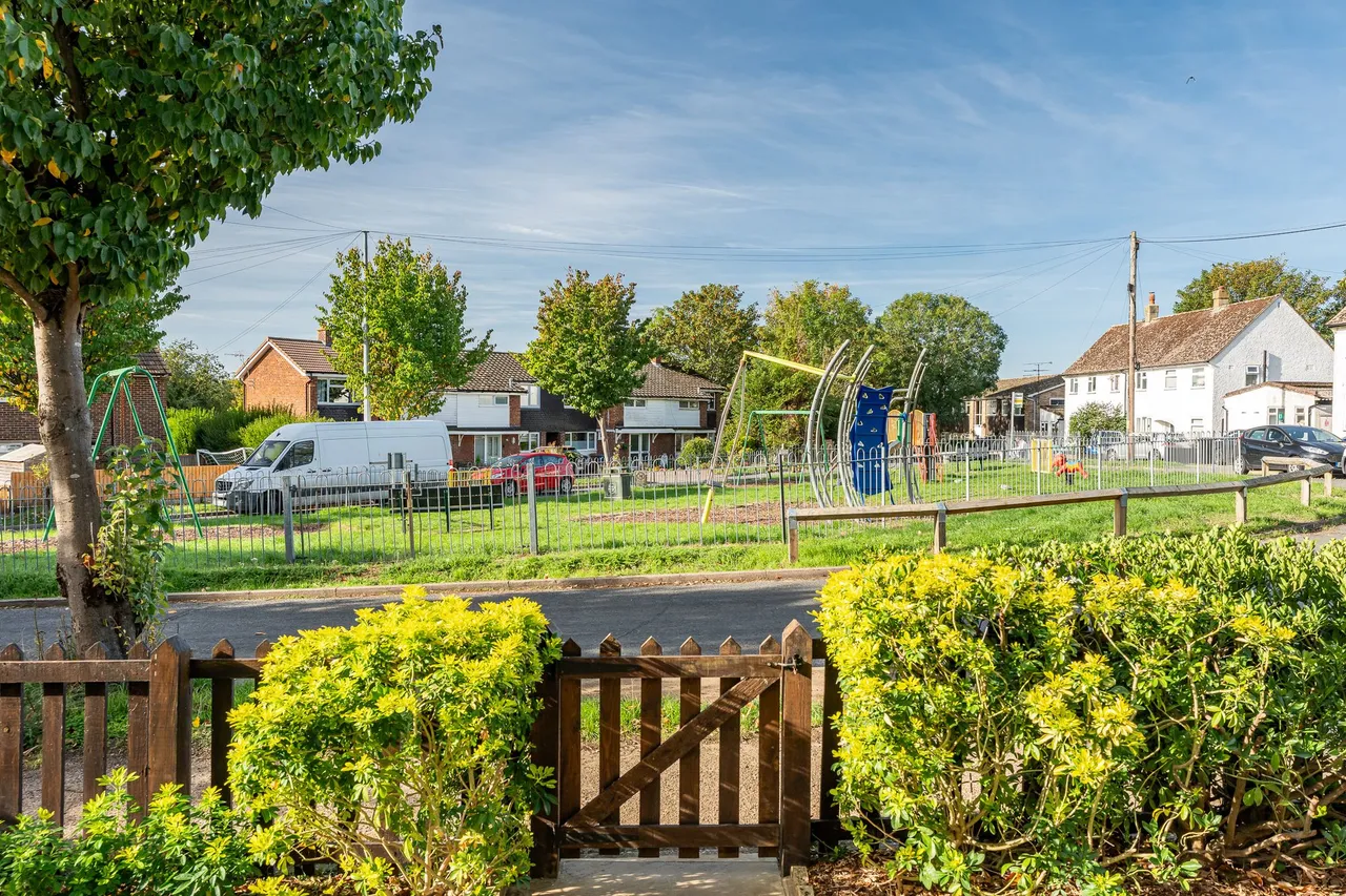 Gladstone Road, Dane End, SG12, photo 24