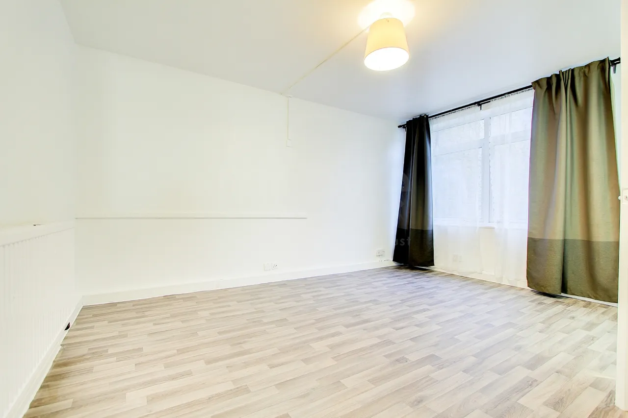1 bed flat for sale, Selhurst Road, London, SE25