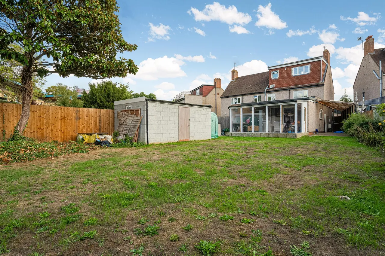Plum Garth, Brentford, TW8, photo 2