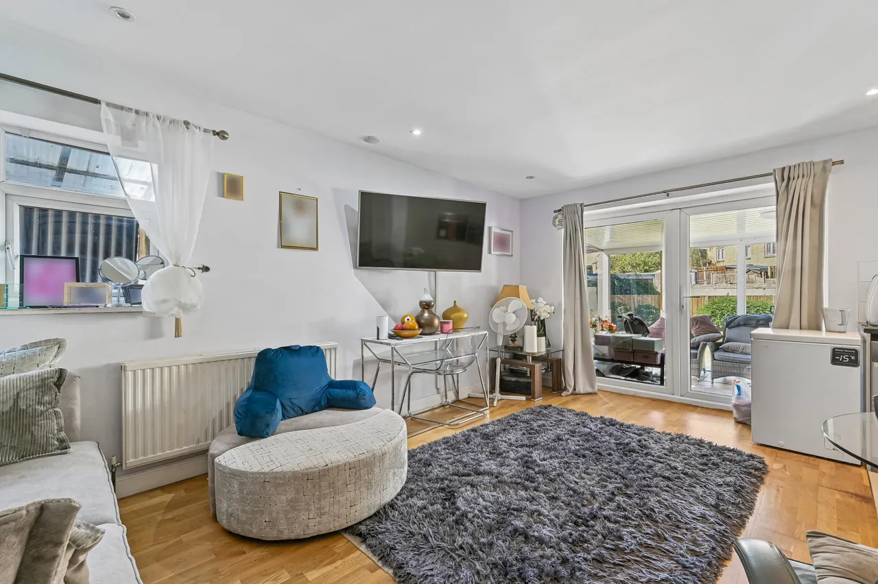 Plum Garth, Brentford, TW8, photo 4