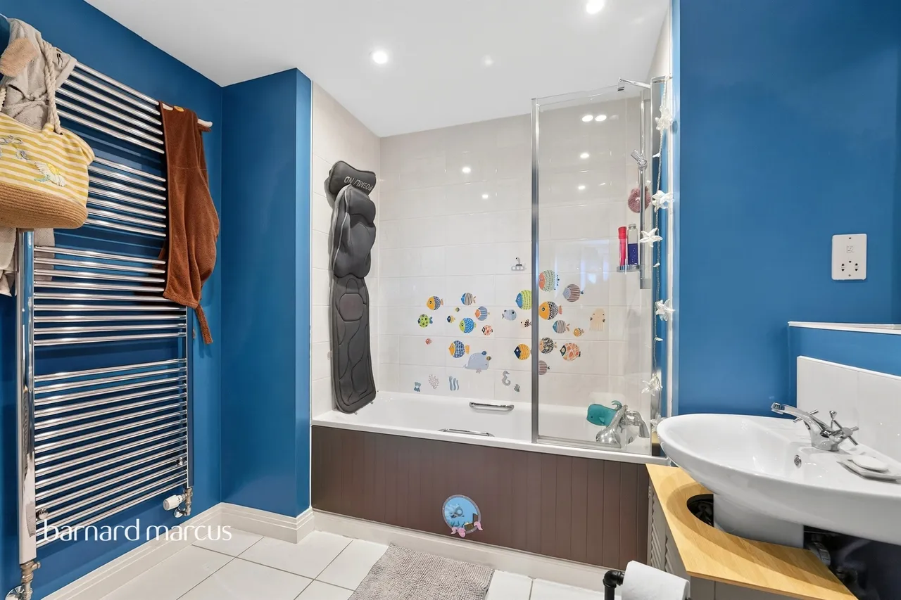Quayle Crescent, London, N20, photo 11