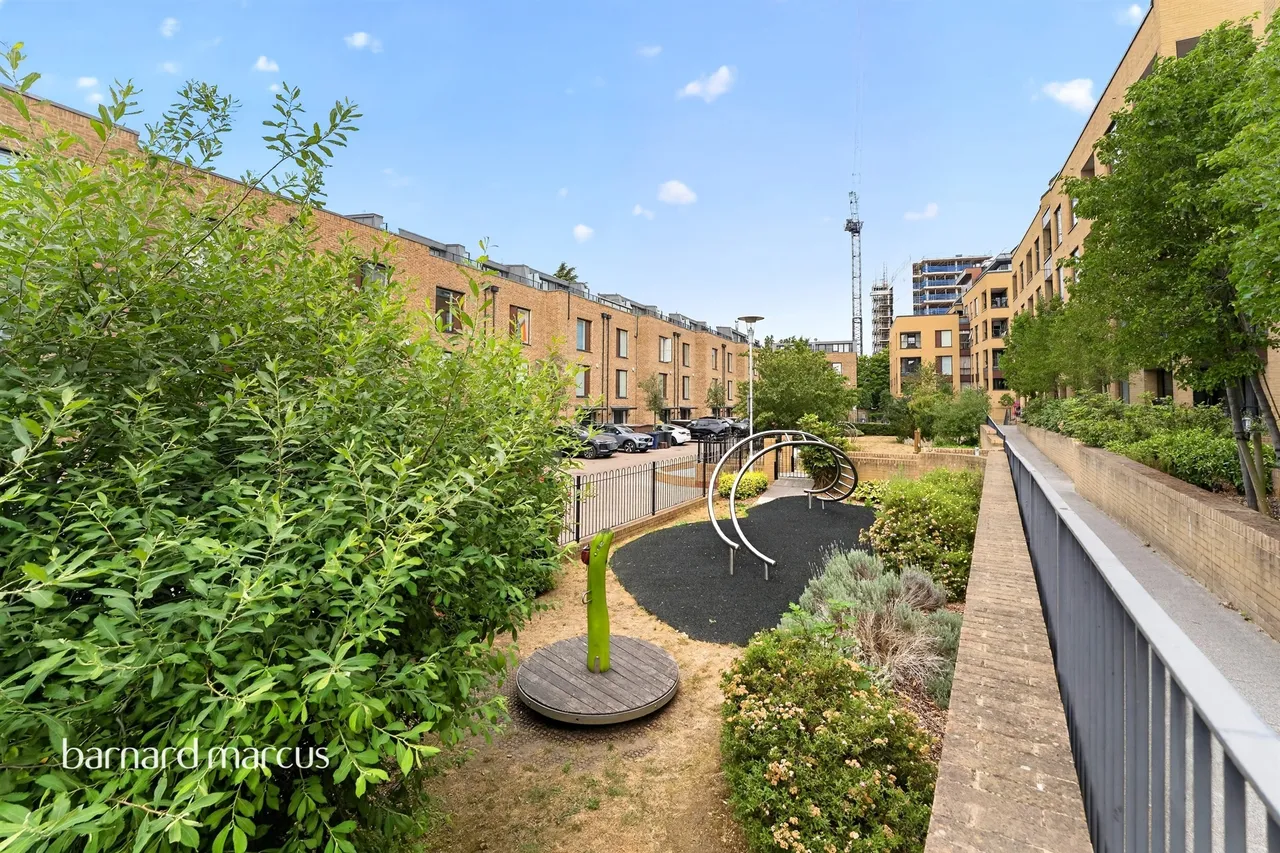 Quayle Crescent, London, N20, photo 16