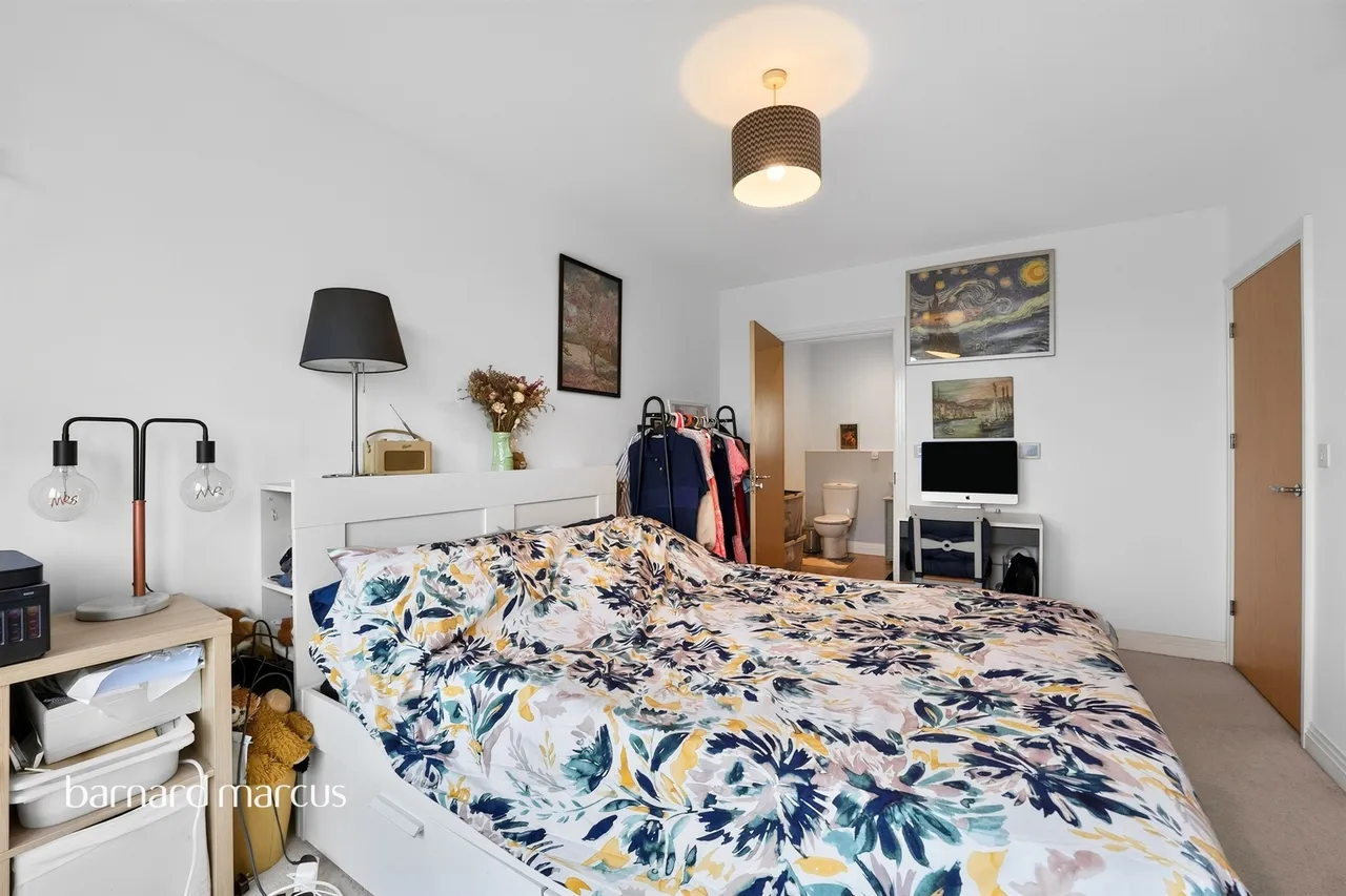 Quayle Crescent, London, N20, photo 20