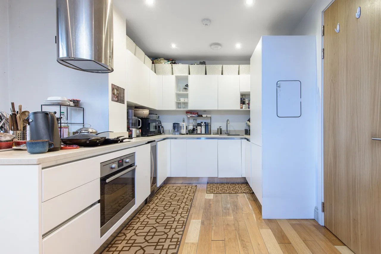 Flat 17, Cascades Apartments, 368-370 Finchley Road, London, photo 3