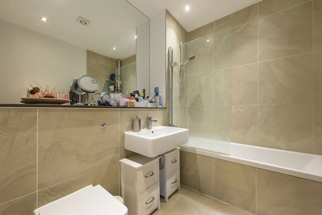 Flat 17, Cascades Apartments, 368-370 Finchley Road, London, photo 7