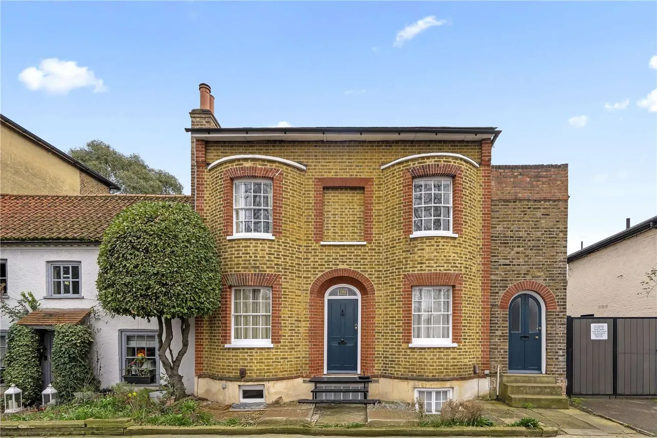 2 bed house for sale — Kew Road, Richmond, TW9 3DU