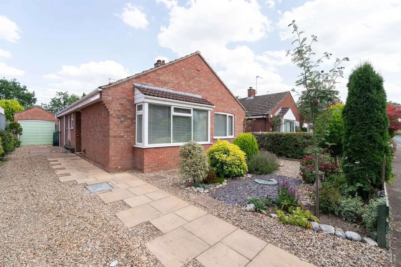 2 bed house for sale — Meadow Close, Holt