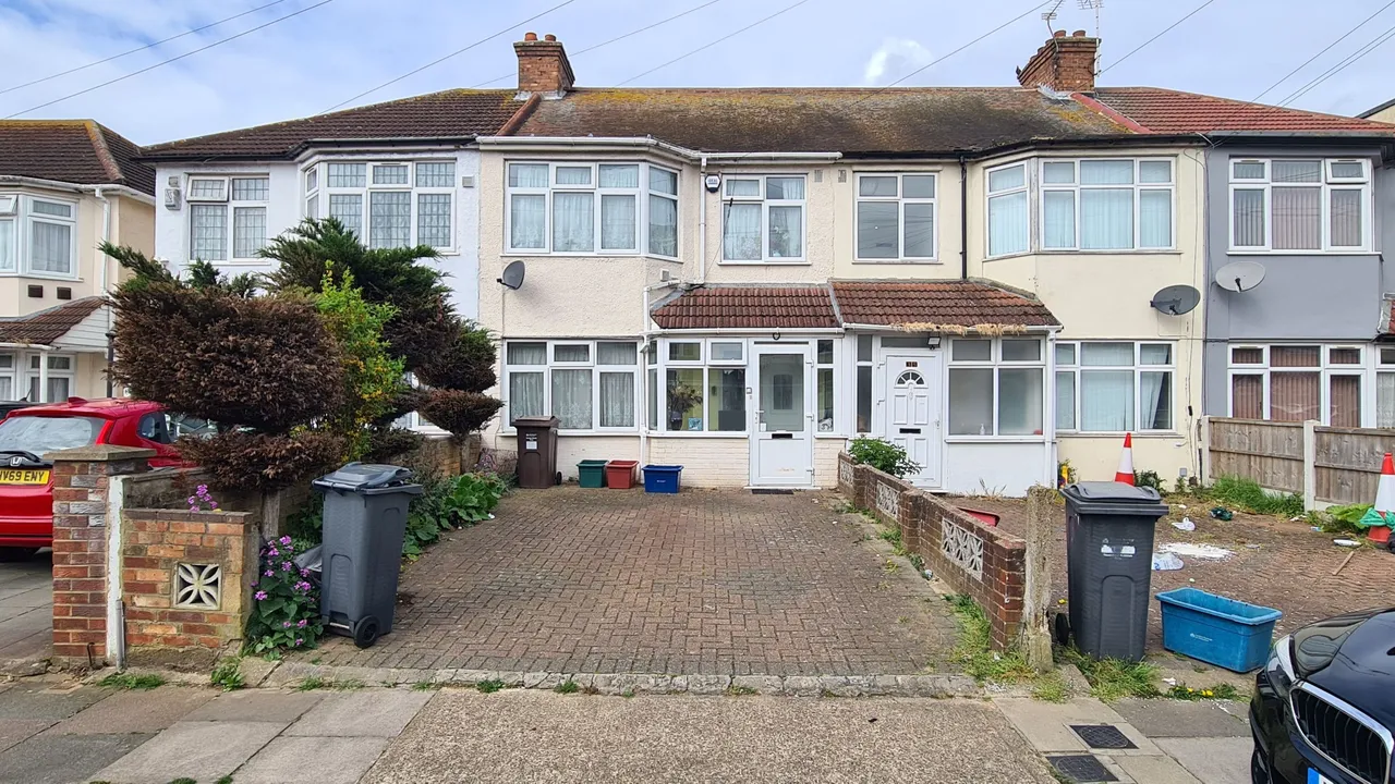 5 bed house to rent — Clifford Road, Hounslow, TW4