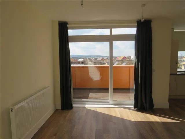Brooklands Square, MK10, photo 3