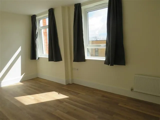 Brooklands Square, MK10, photo 6
