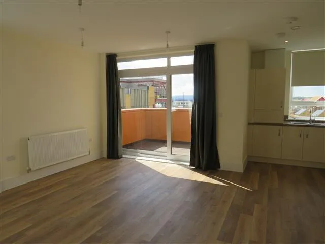 2 bed flat to rent, Brooklands Square, MK10