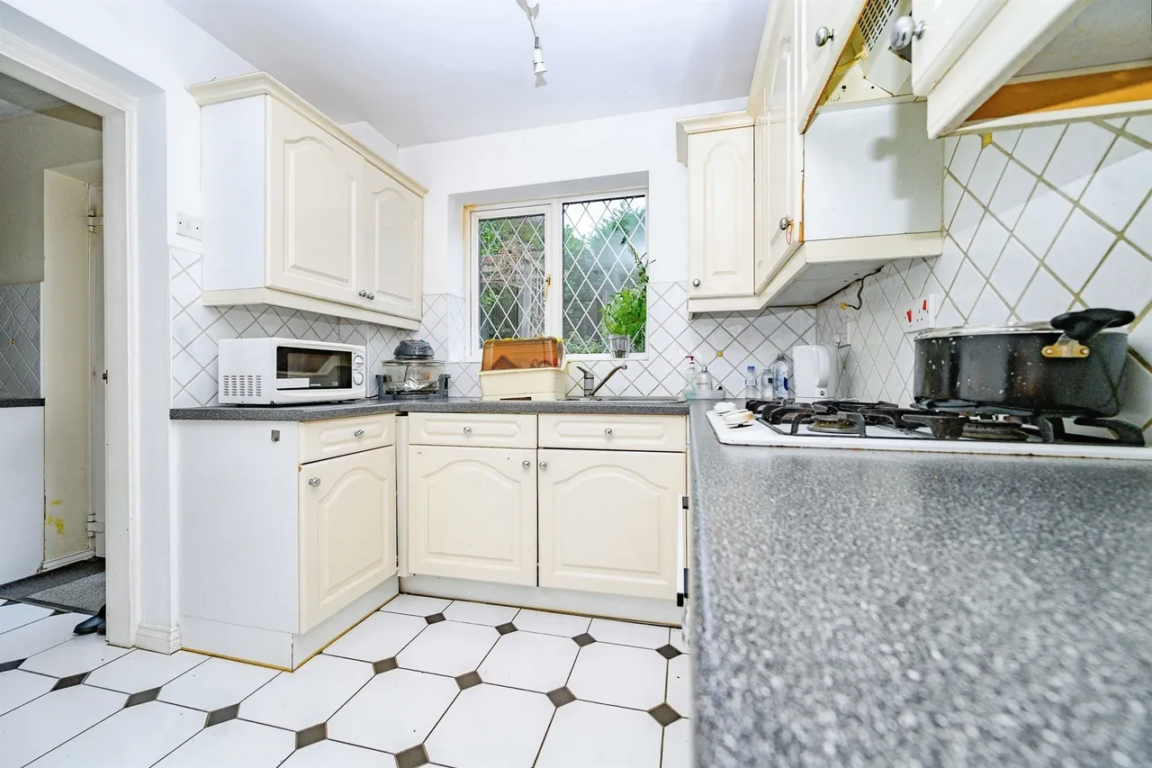 Launton Close, Luton, LU3, photo 12