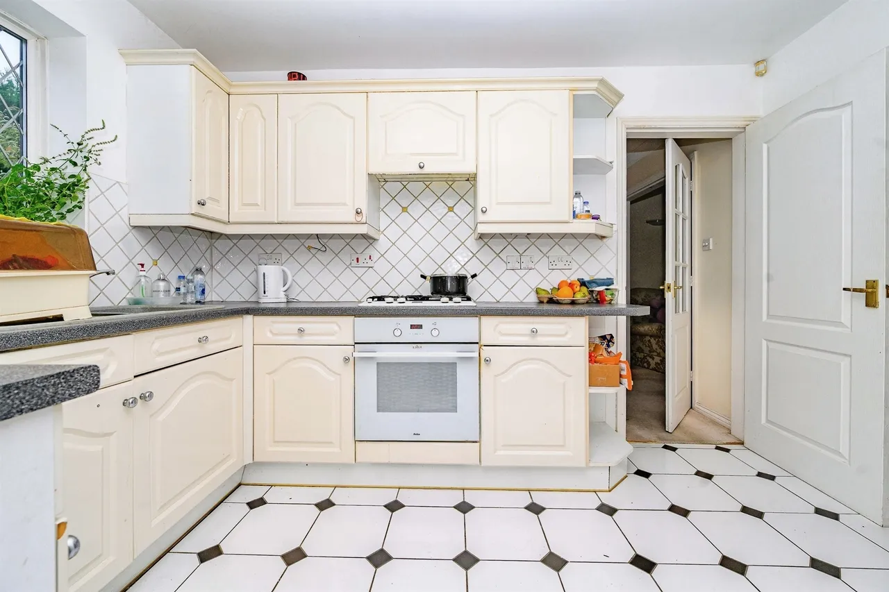 Launton Close, Luton, LU3, photo 6