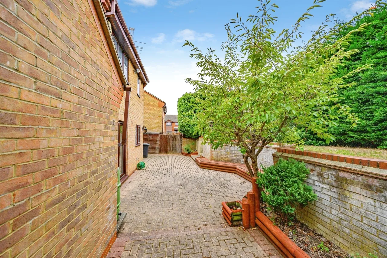 Launton Close, Luton, LU3, photo 19