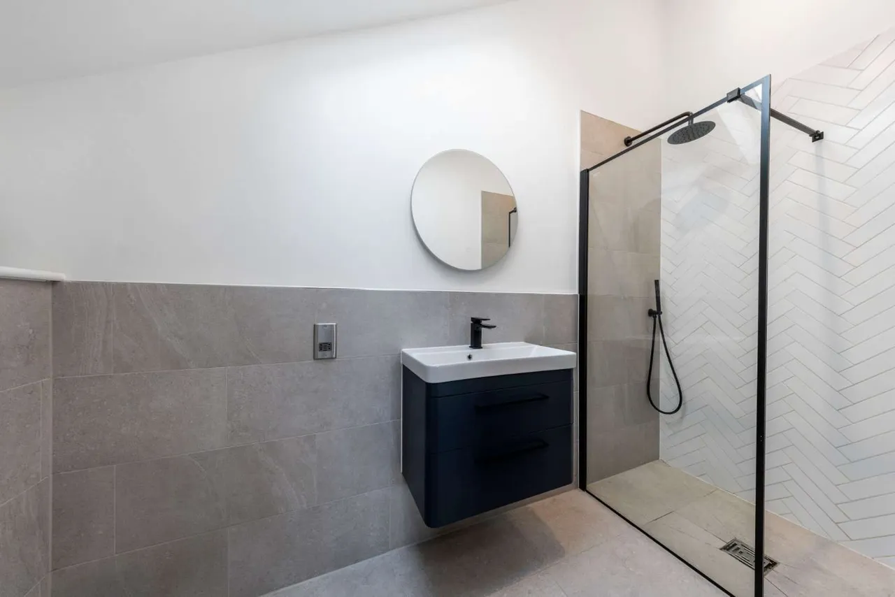 Stud Barns, The Street, Dockenfield, Farnham, GU10 4HR, photo 10