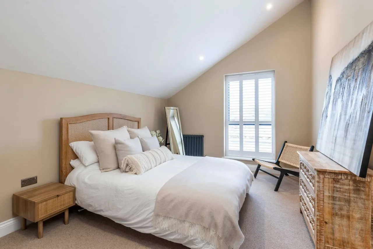 Stud Barns, The Street, Dockenfield, Farnham, GU10 4HR, photo 9