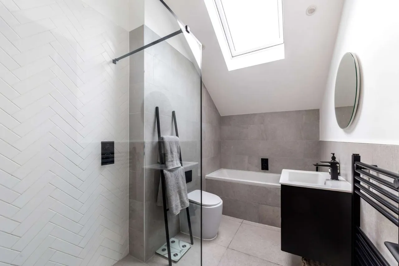 Stud Barns, The Street, Dockenfield, Farnham, GU10 4HR, photo 8