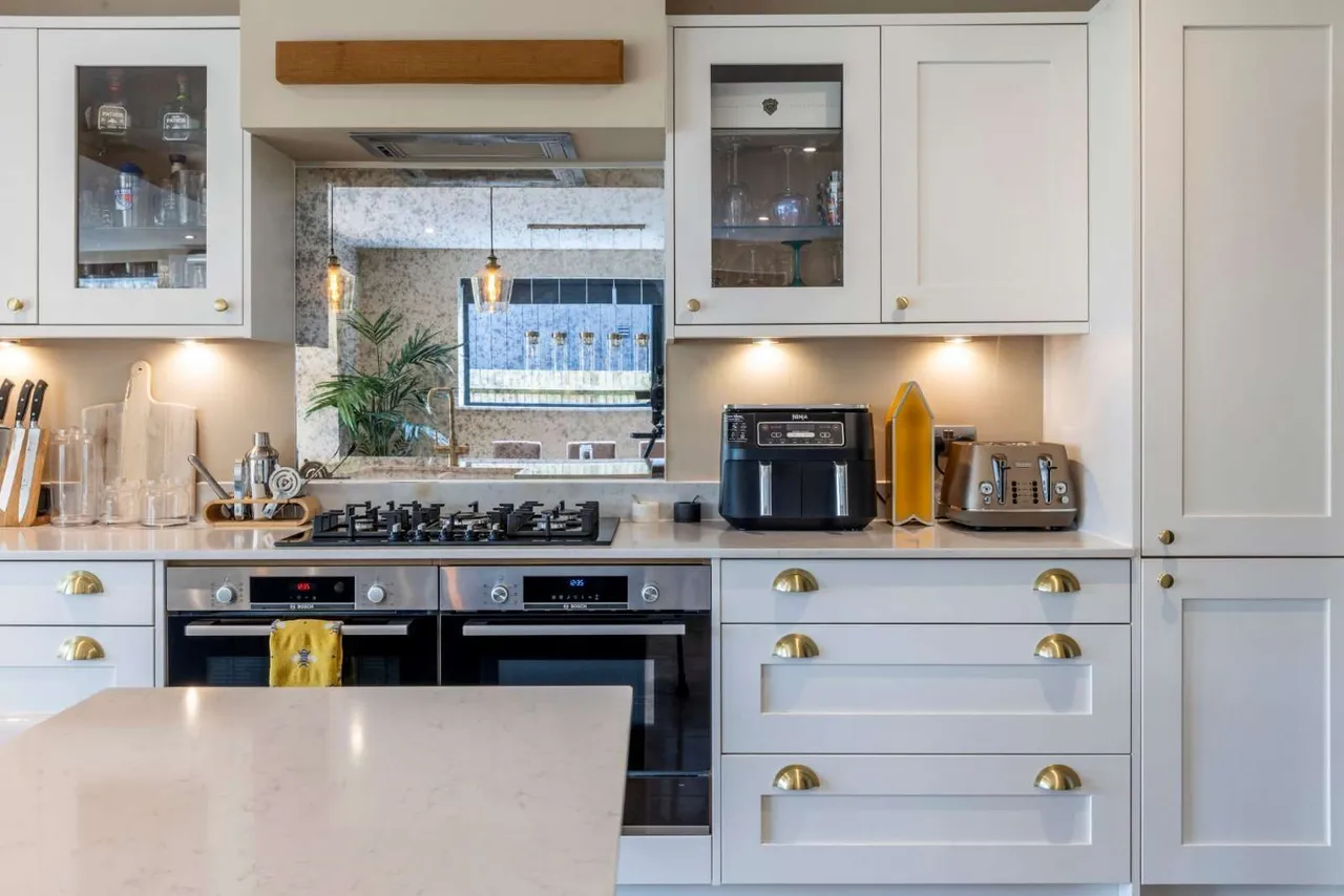 Stud Barns, The Street, Dockenfield, Farnham, GU10 4HR, photo 6