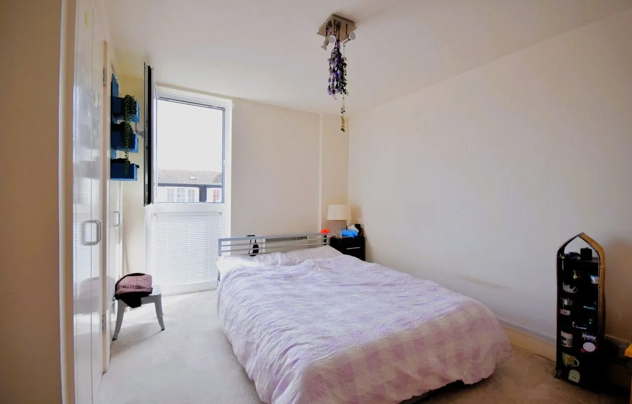 The Oaks Square, Epsom, Surrey, KT19 8AR, photo 6