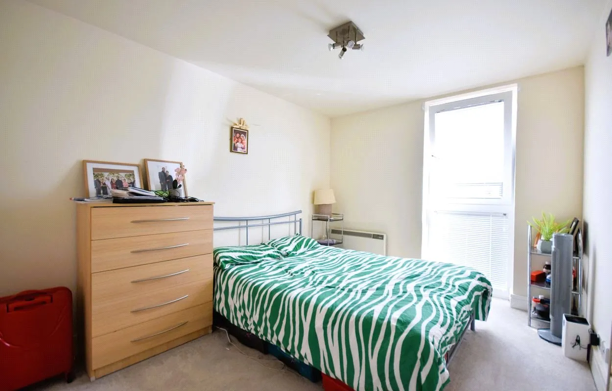 The Oaks Square, Epsom, Surrey, KT19 8AR, photo 5