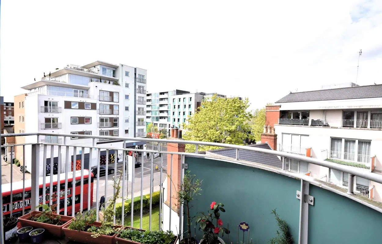 The Oaks Square, Epsom, Surrey, KT19 8AR, photo 9