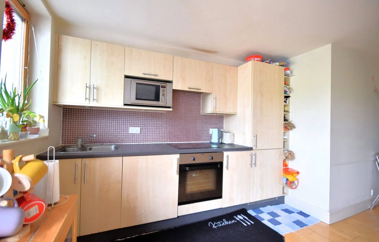 The Oaks Square, Epsom, Surrey, KT19 8AR, photo 4
