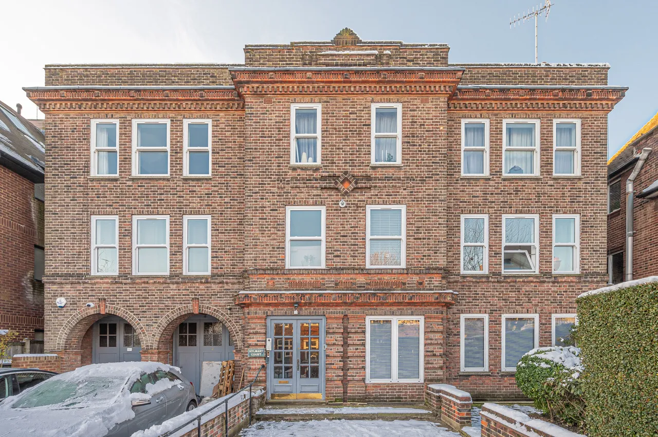 2 bed flat to rent — 3 Hylmary Court, Woodstock Road, London