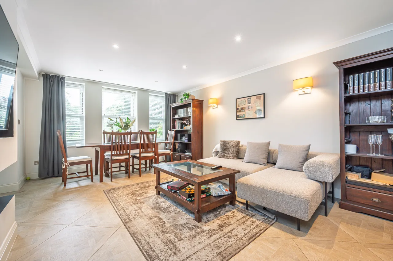 3 Hylmary Court, Woodstock Road, London, photo 3