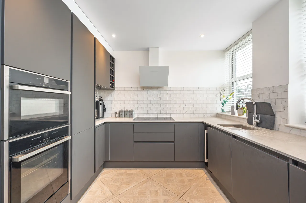 3 Hylmary Court, Woodstock Road, London, photo 5