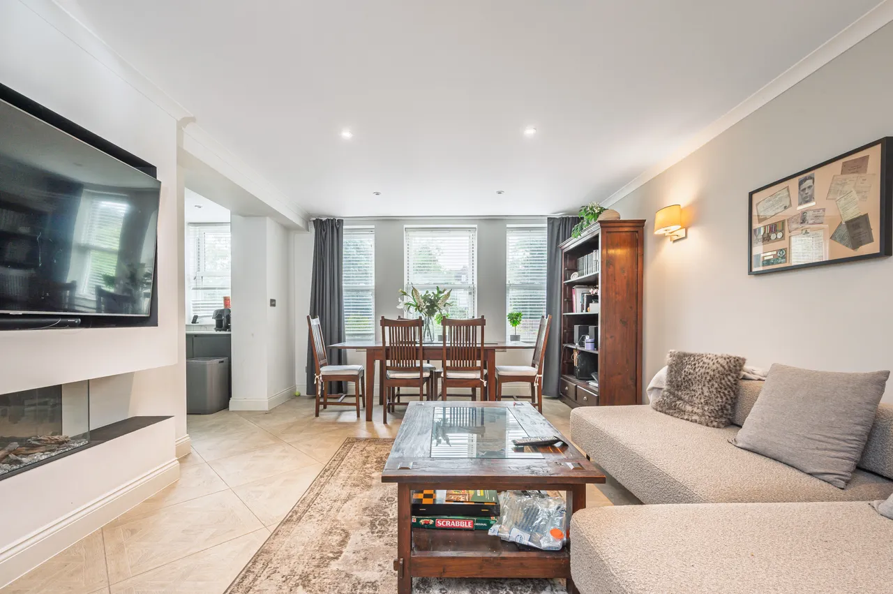 3 Hylmary Court, Woodstock Road, London, photo 2