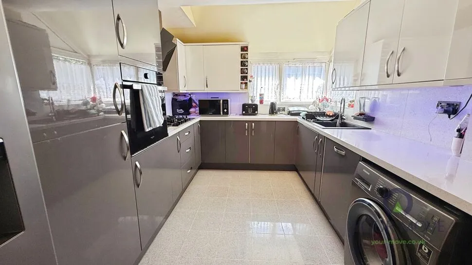 Aisher Road, London, SE28, photo 5