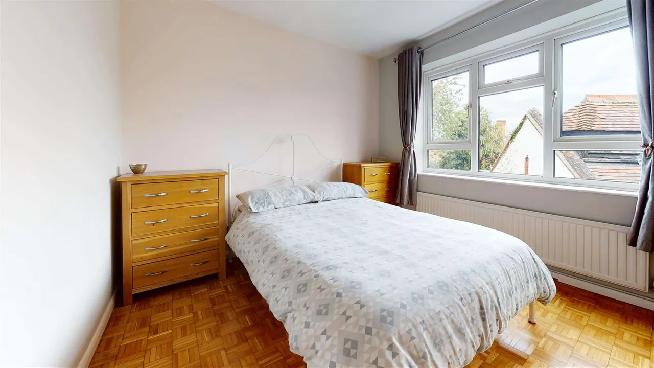 Connaught Avenue, Loughton, photo 4