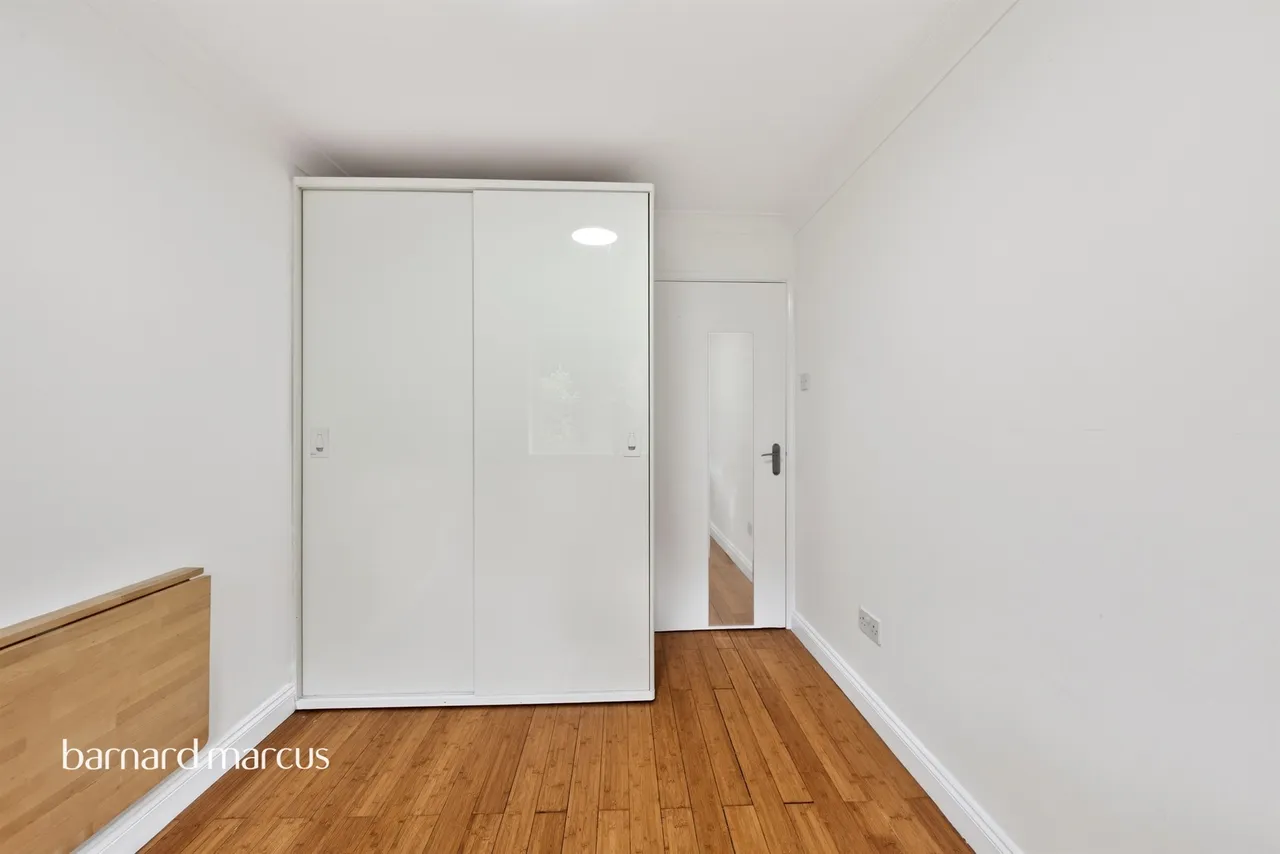 Holden Road, London, N12, photo 6
