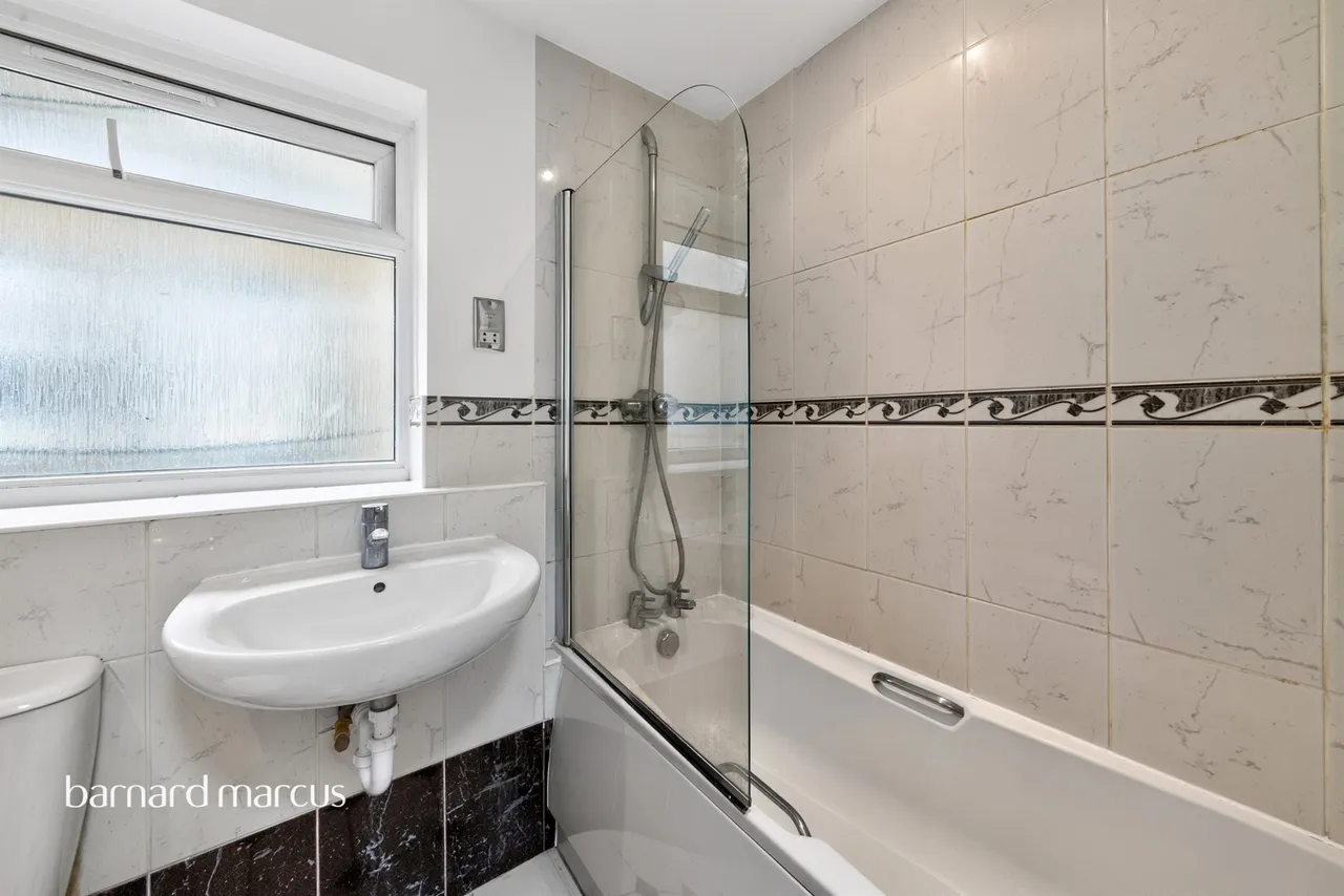 Holden Road, London, N12, photo 11