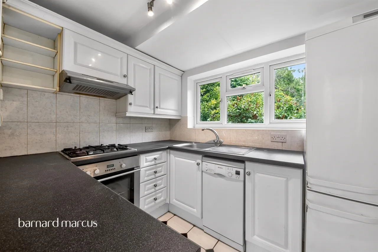 Holden Road, London, N12, photo 8