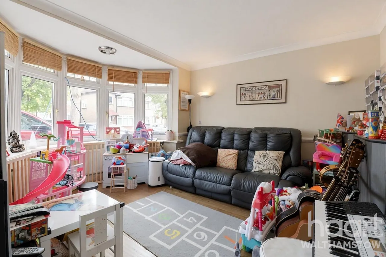 Queens Grove Road, Chingford, E4, photo 3