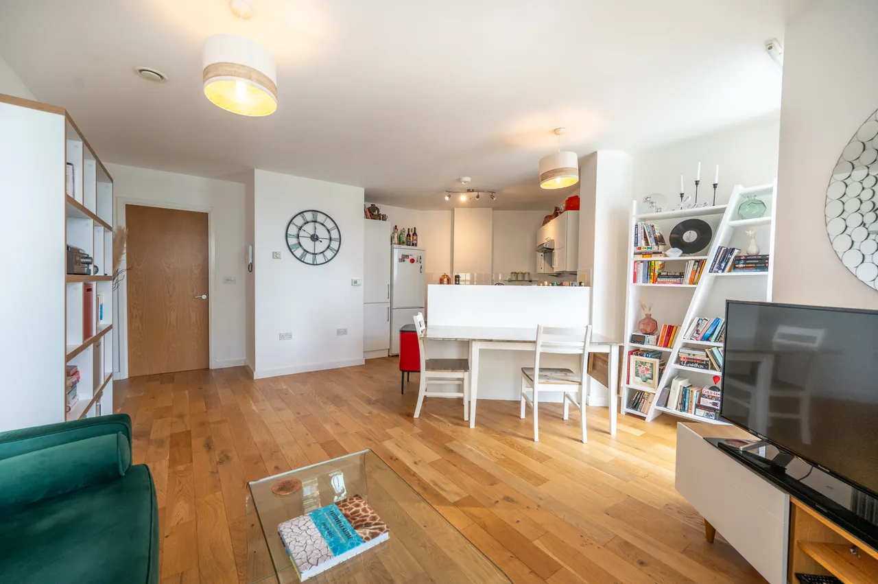 Flat 22, West Central Apartments, 8 Station Approach, Hoe Street, London, photo 4