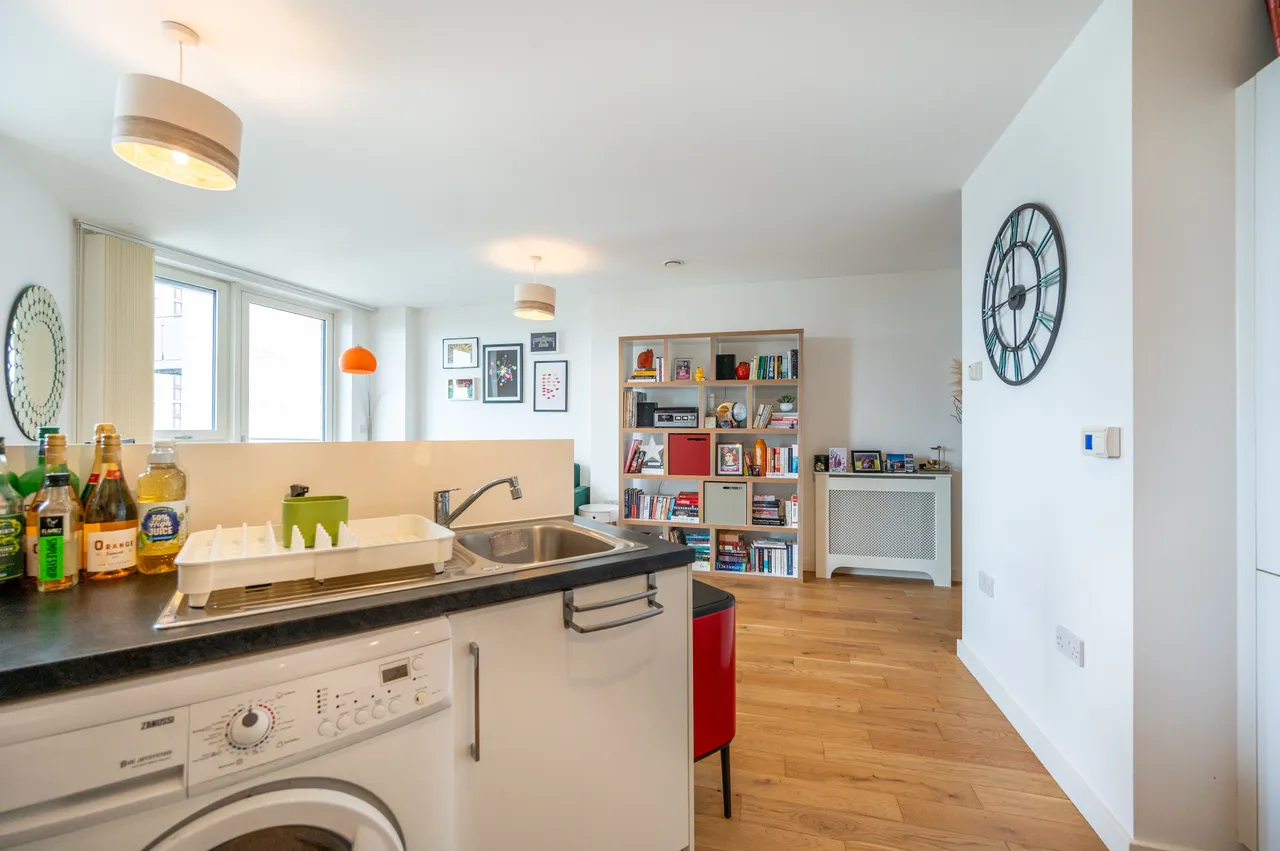 Flat 22, West Central Apartments, 8 Station Approach, Hoe Street, London, photo 5